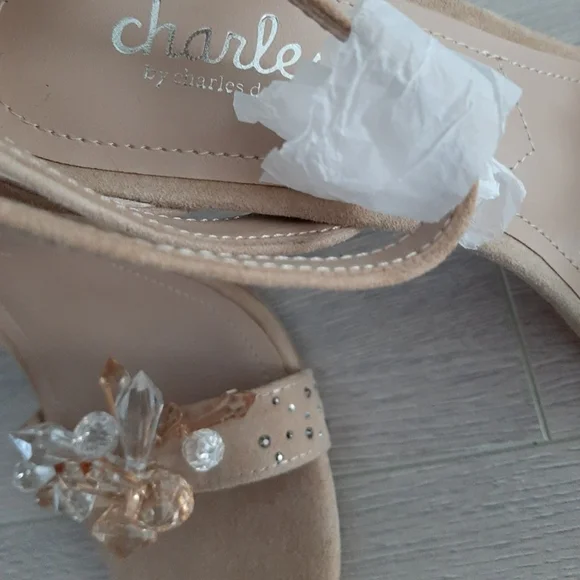 Sandals - Picture 3 of 4